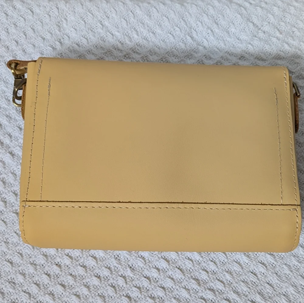 Portland Leather Yellow Crossbody Bag - Picture 3 of 8